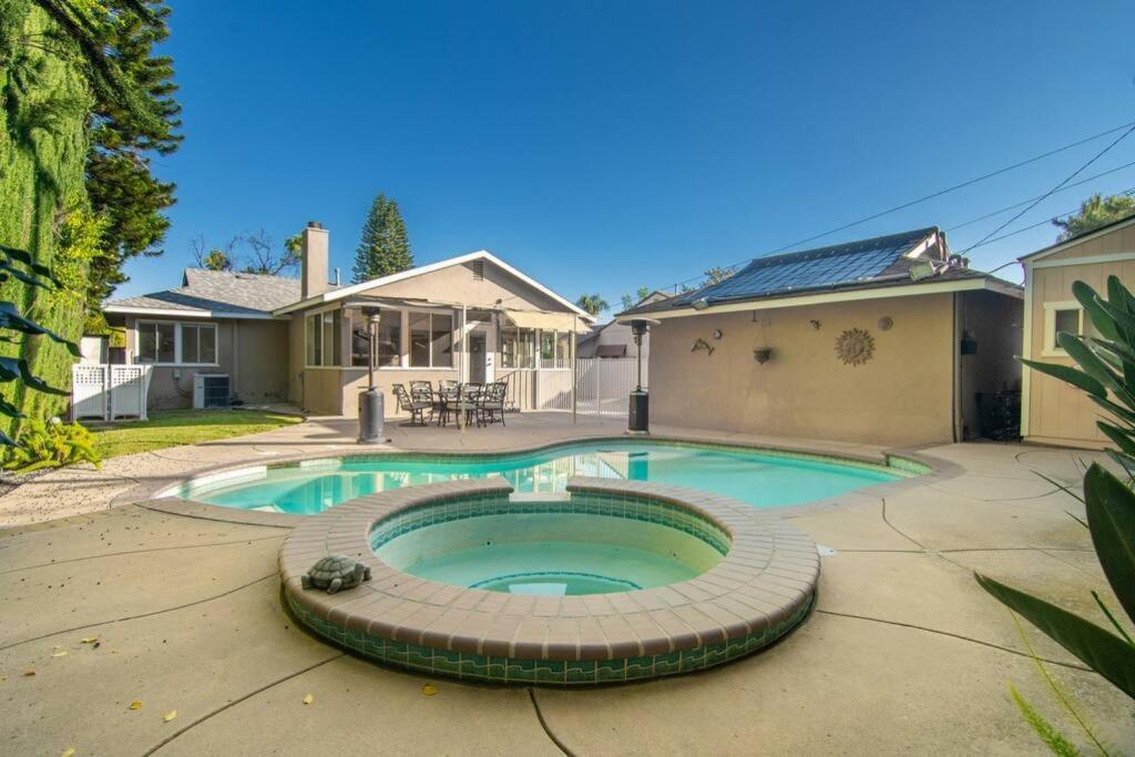 Large Home With Pool + Jacuzzi Los Angeles Eksteriør billede
